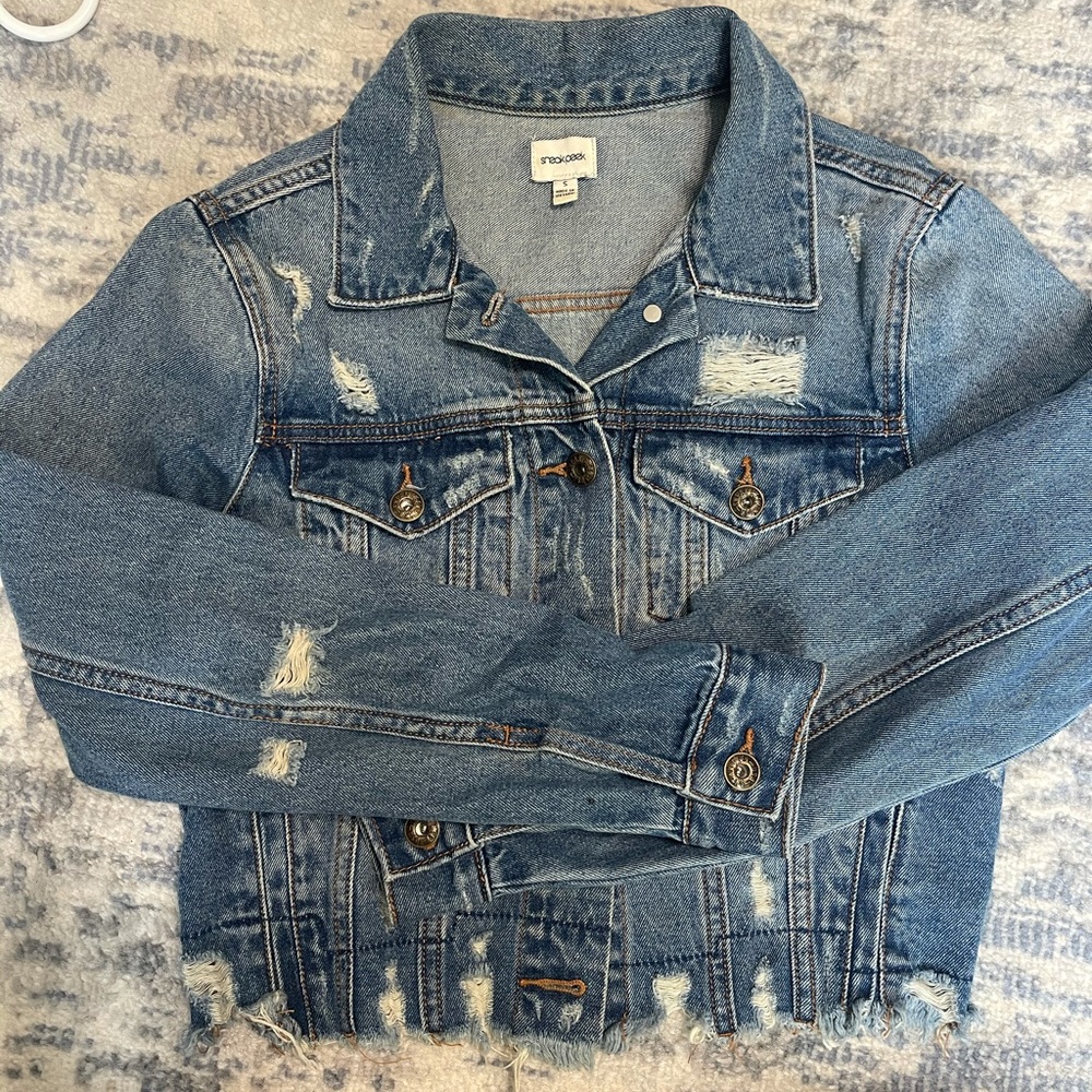 Sneak park distressed woman’s jean jacket